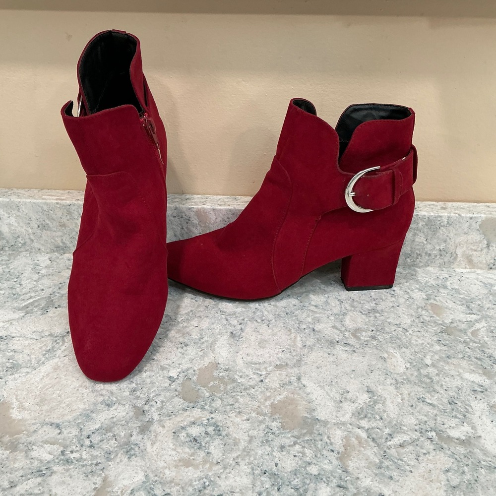 Jaclyn Smith Dulce Ankle Boots 8 Red Faux Suede Block Heel Buckle Booties